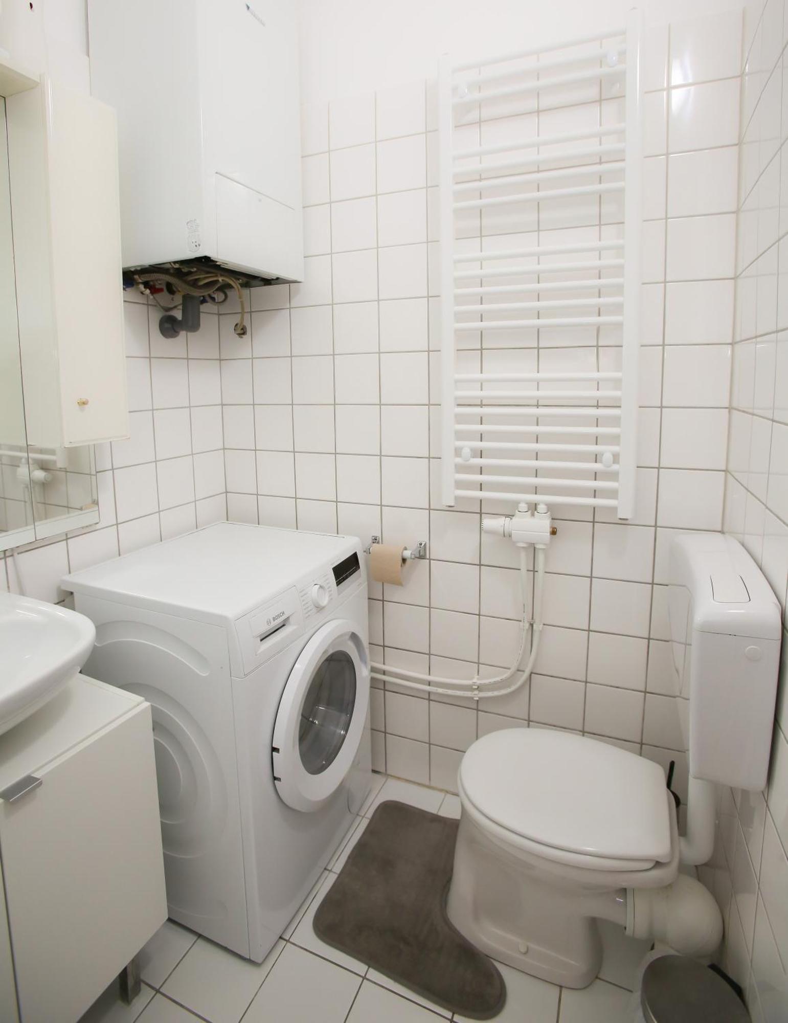Apartamento Downtown Bliss Modern Retreat With Free Parking And Fast Internet 600 Mbits Viena Exterior foto